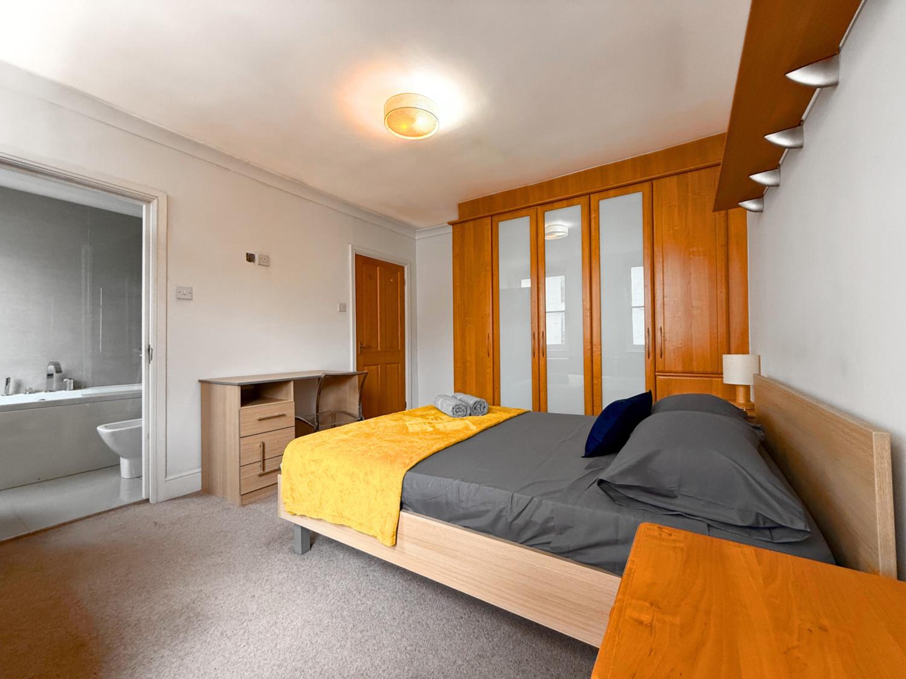 1300ft Fitzrovia Soho 2B2B by Tottenham Court Road Station Elizabeth line & Oxford Street