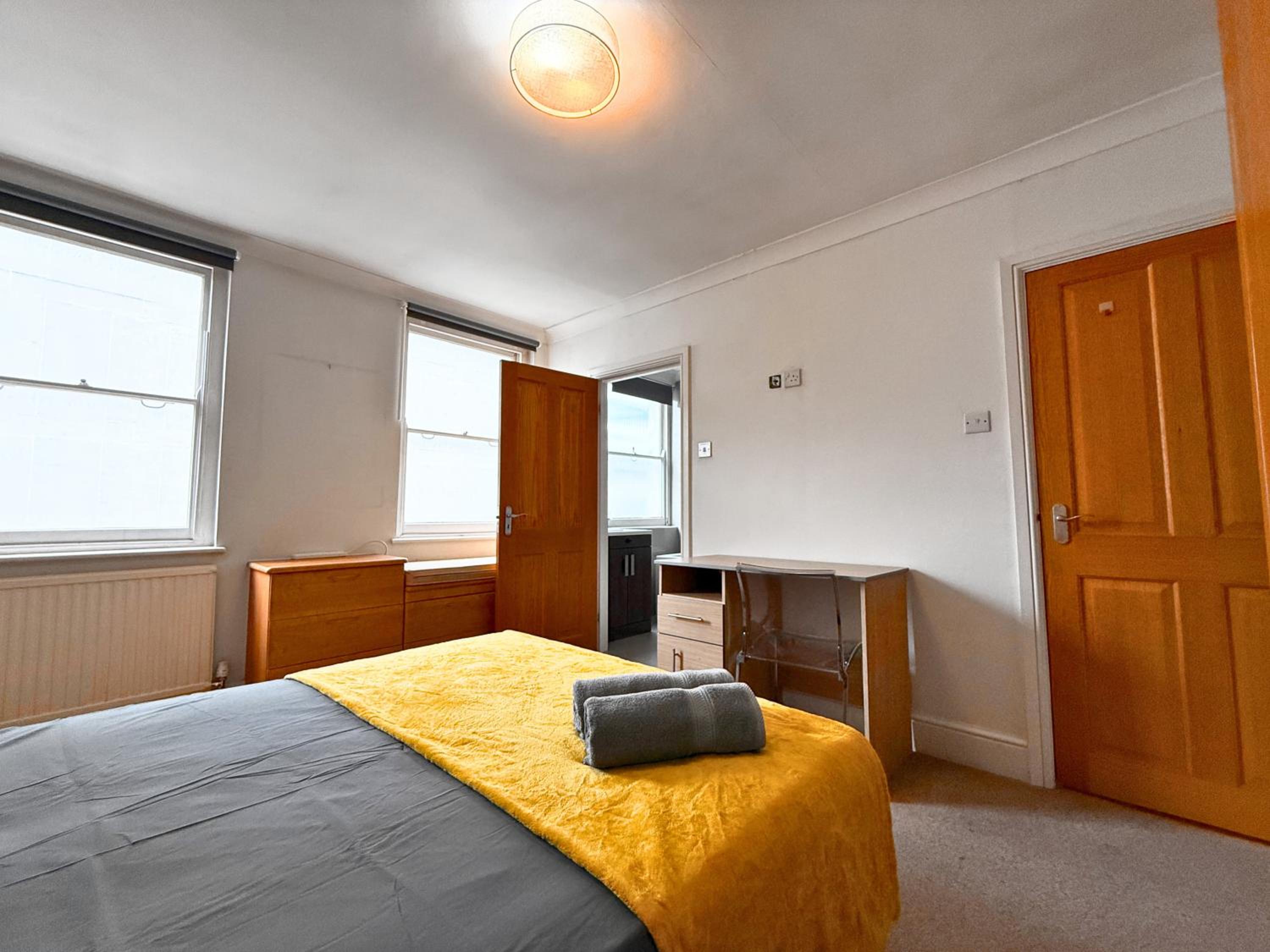 1300ft Fitzrovia Soho 2B2B by Tottenham Court Road Station Elizabeth line & Oxford Street