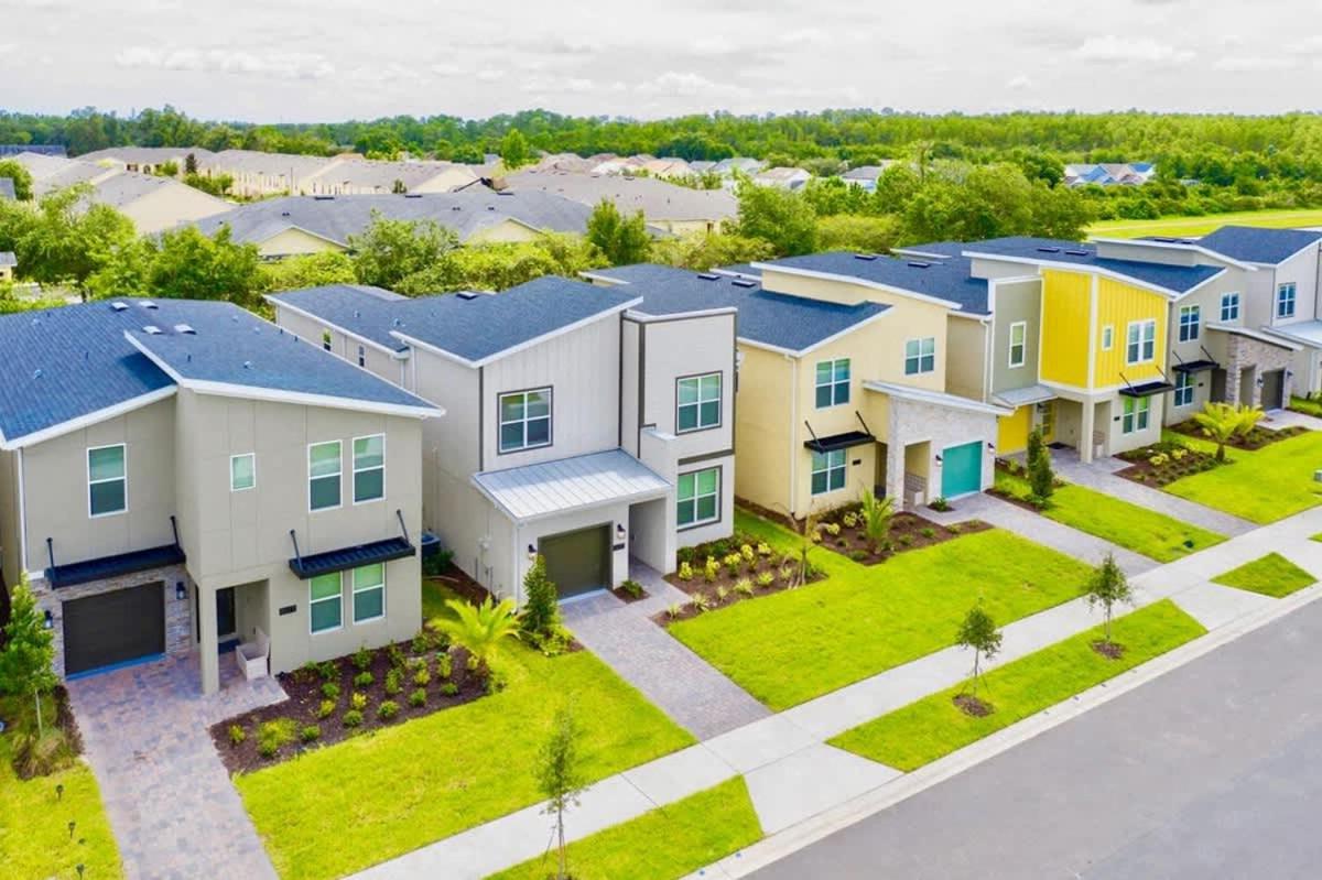 Stunning 5 Bd w/ Pool Close to Disney @ Storey Lake 2767