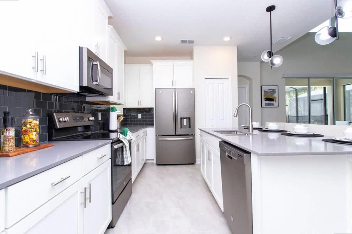 Stunning 5 Bd w/ Pool Close to Disney @ Storey Lake 2767