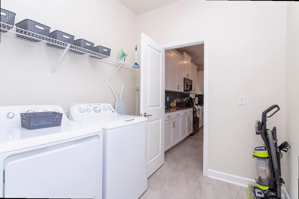 Stunning 5 Bd w/ Pool Close to Disney @ Storey Lake 2767