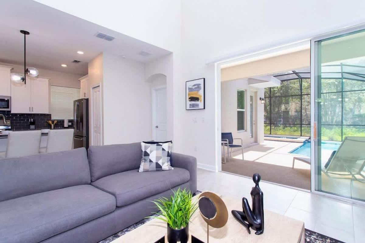 Stunning 5 Bd w/ Pool Close to Disney @ Storey Lake 2767