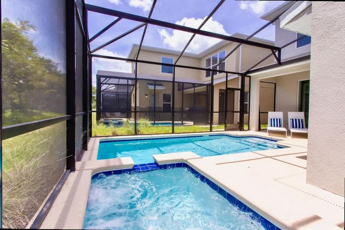 Stunning 5 Bd w/ Pool Close to Disney @ Storey Lake 2767