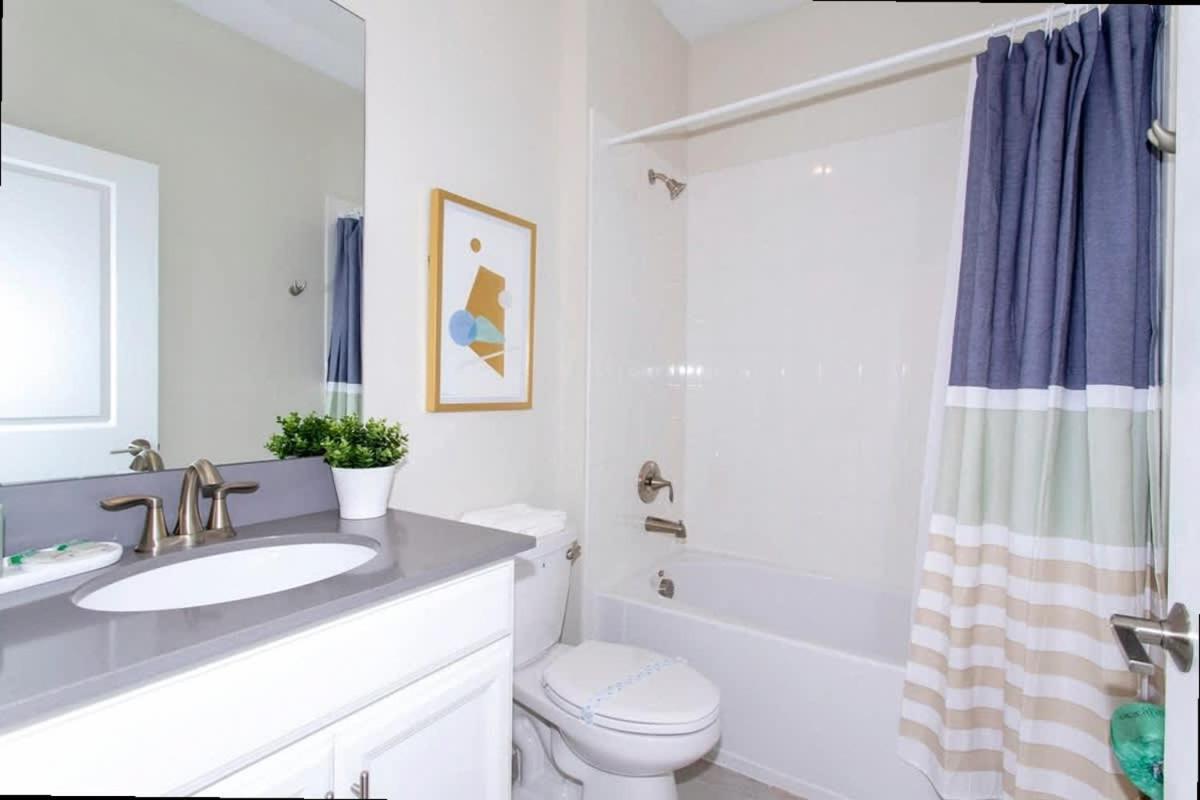 Stunning 5 Bd w/ Pool Close to Disney @ Storey Lake 2767