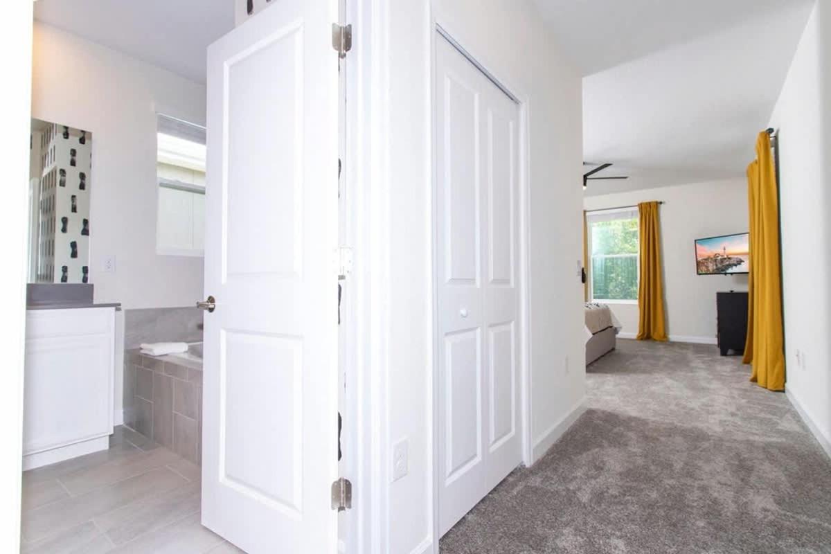 Stunning 5 Bd w/ Pool Close to Disney @ Storey Lake 2767