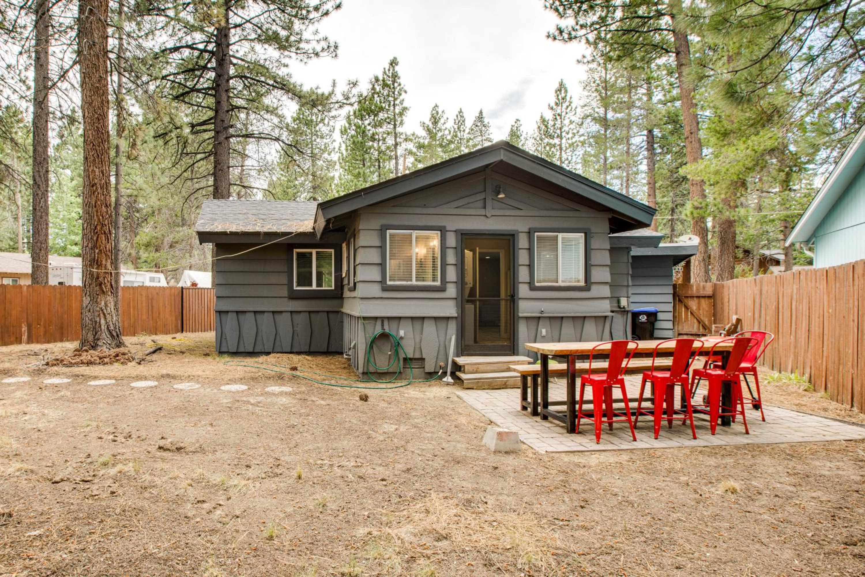 Work and Play! Lake Tahoe Cabin 5 Mi to Heavenly Mtn