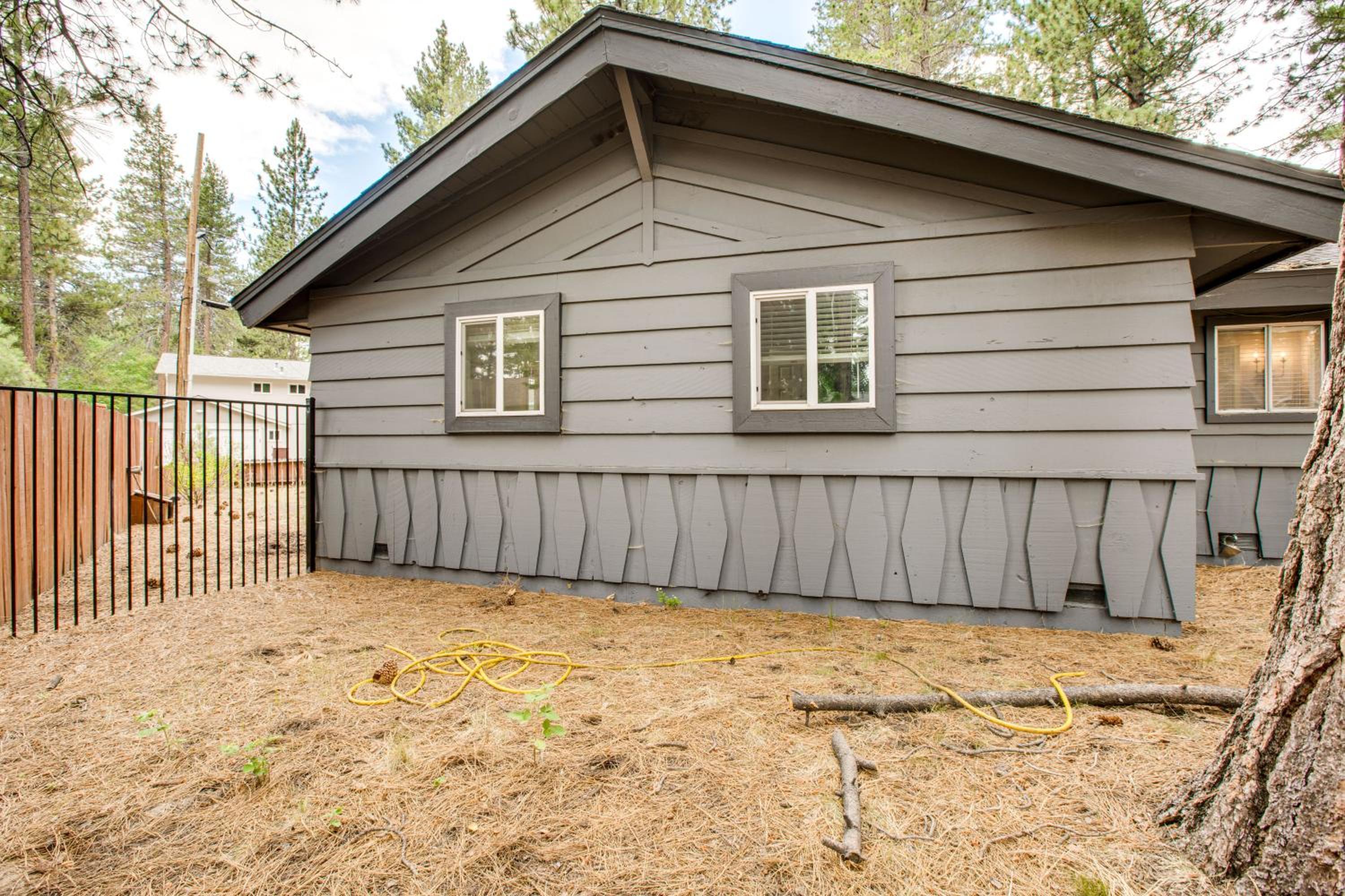Work and Play! Lake Tahoe Cabin 5 Mi to Heavenly Mtn