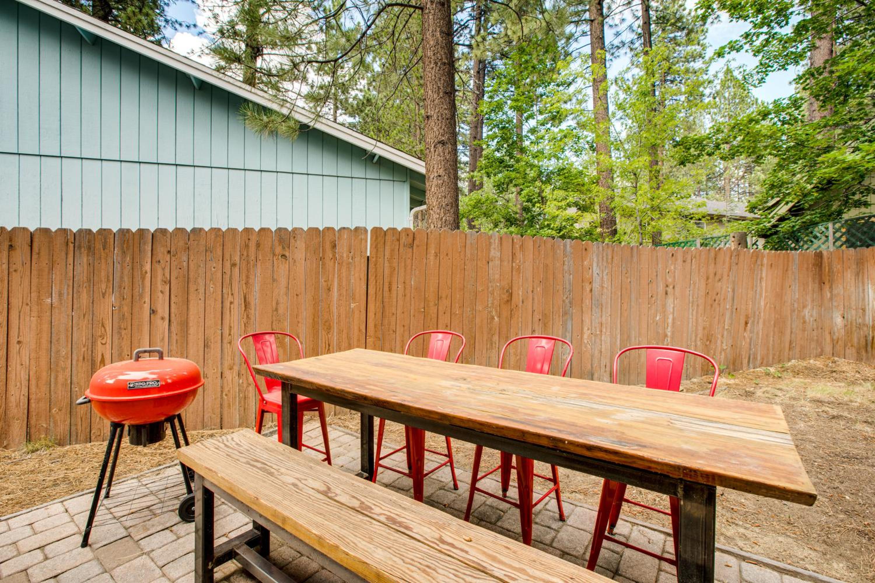 Work and Play! Lake Tahoe Cabin 5 Mi to Heavenly Mtn