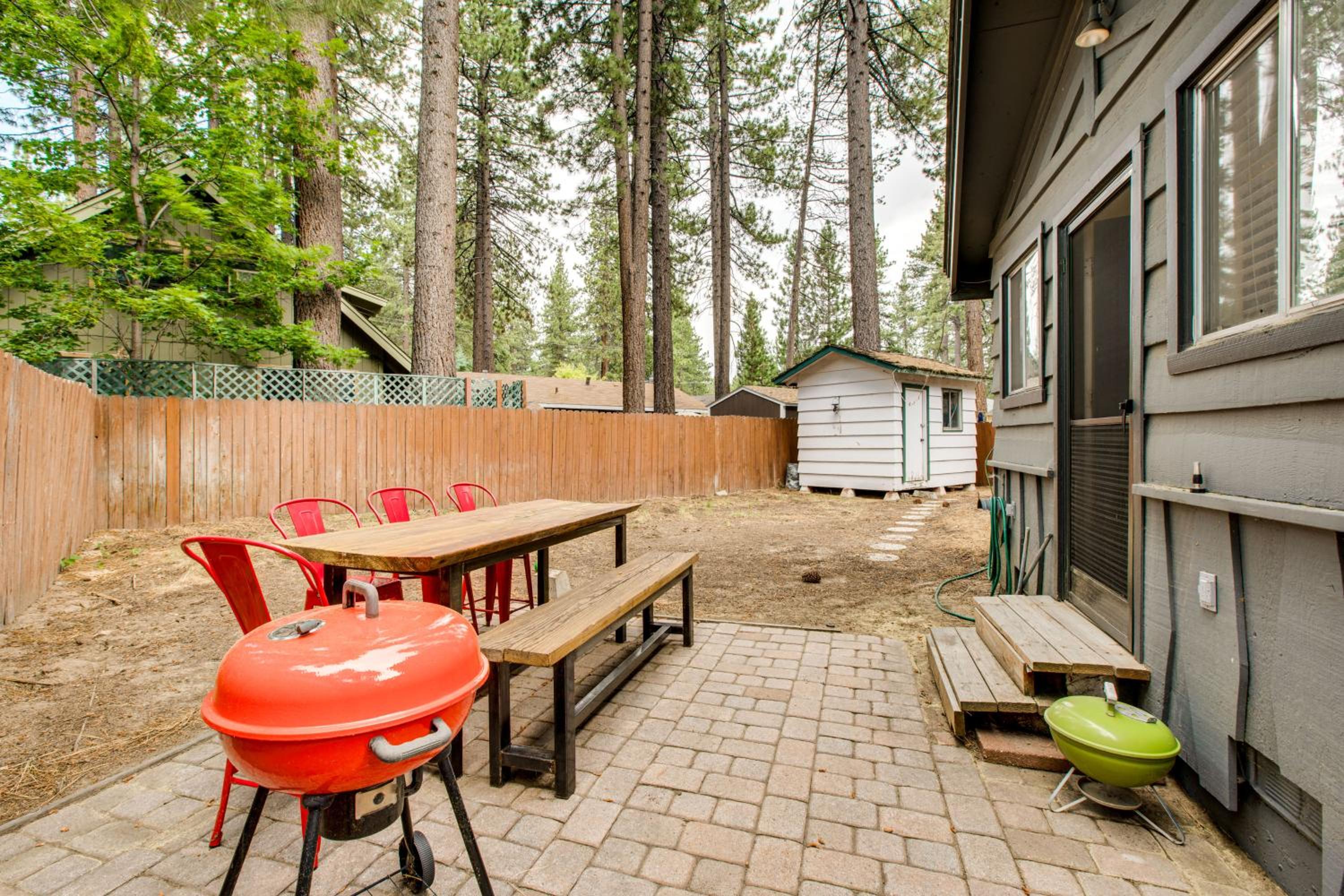 Work and Play! Lake Tahoe Cabin 5 Mi to Heavenly Mtn