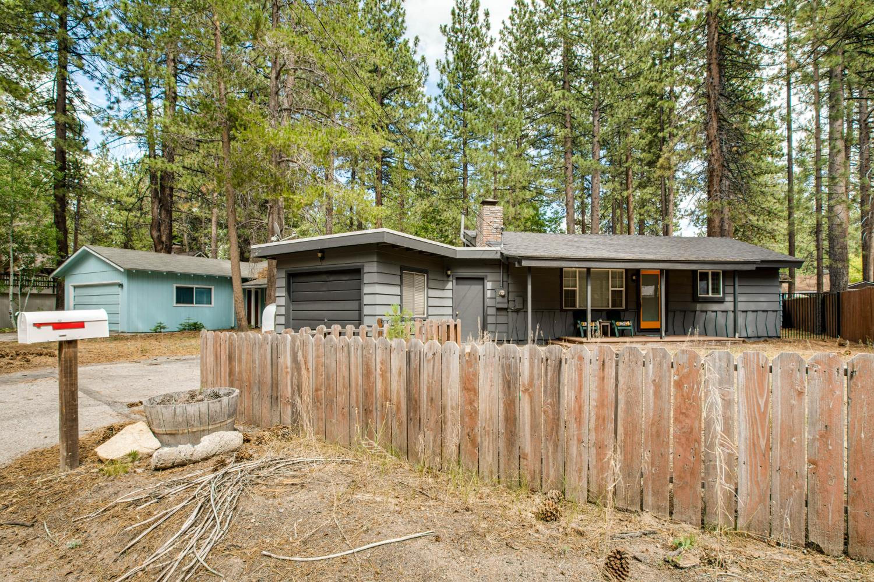 Work and Play! Lake Tahoe Cabin 5 Mi to Heavenly Mtn