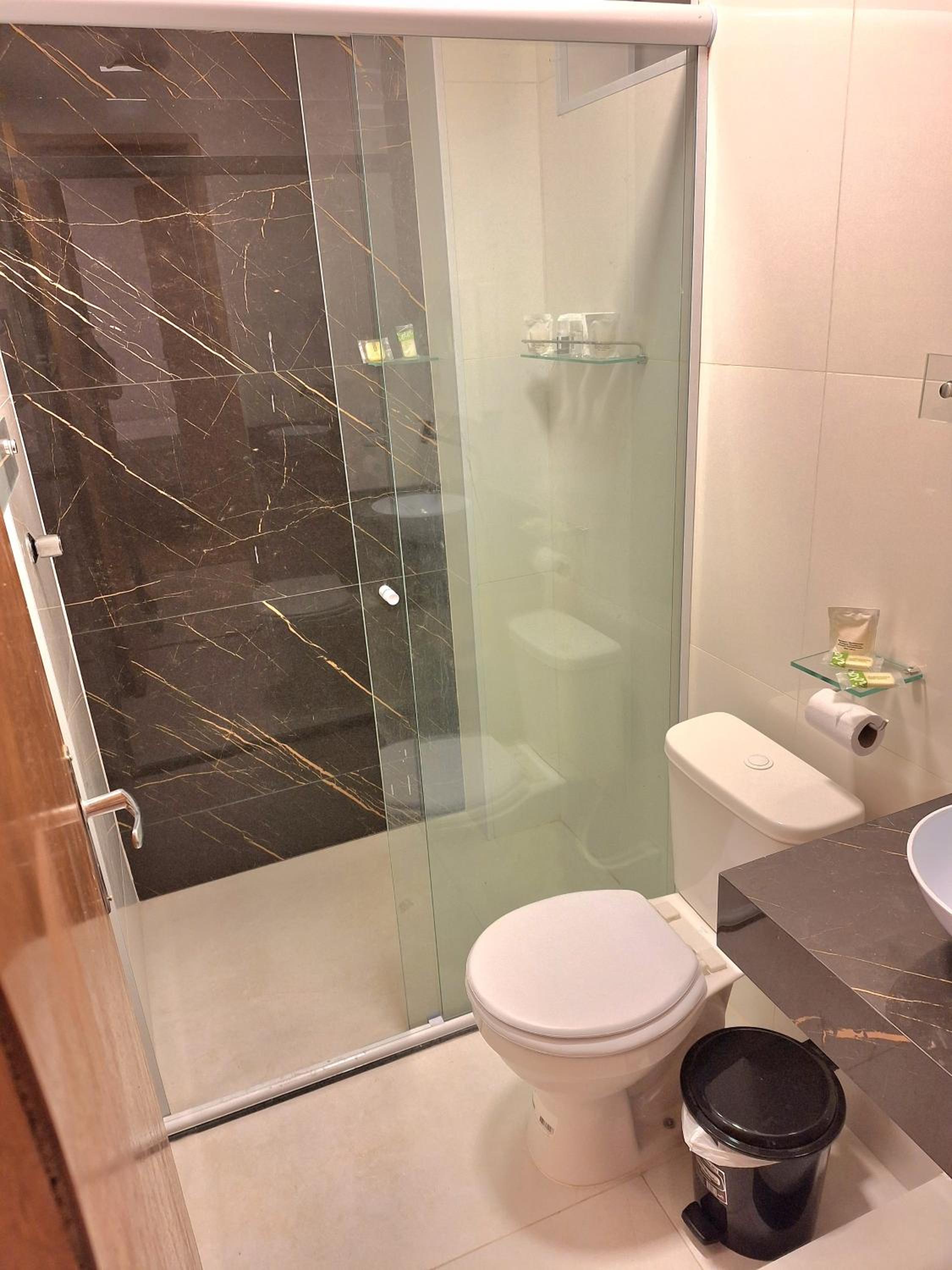 Jeito Mineiro, privacidade para família e grupos -2 quartos- melhor custo-benefício, garagem, sala com cozinha integrada, aconchegante, ambiente moderno e 