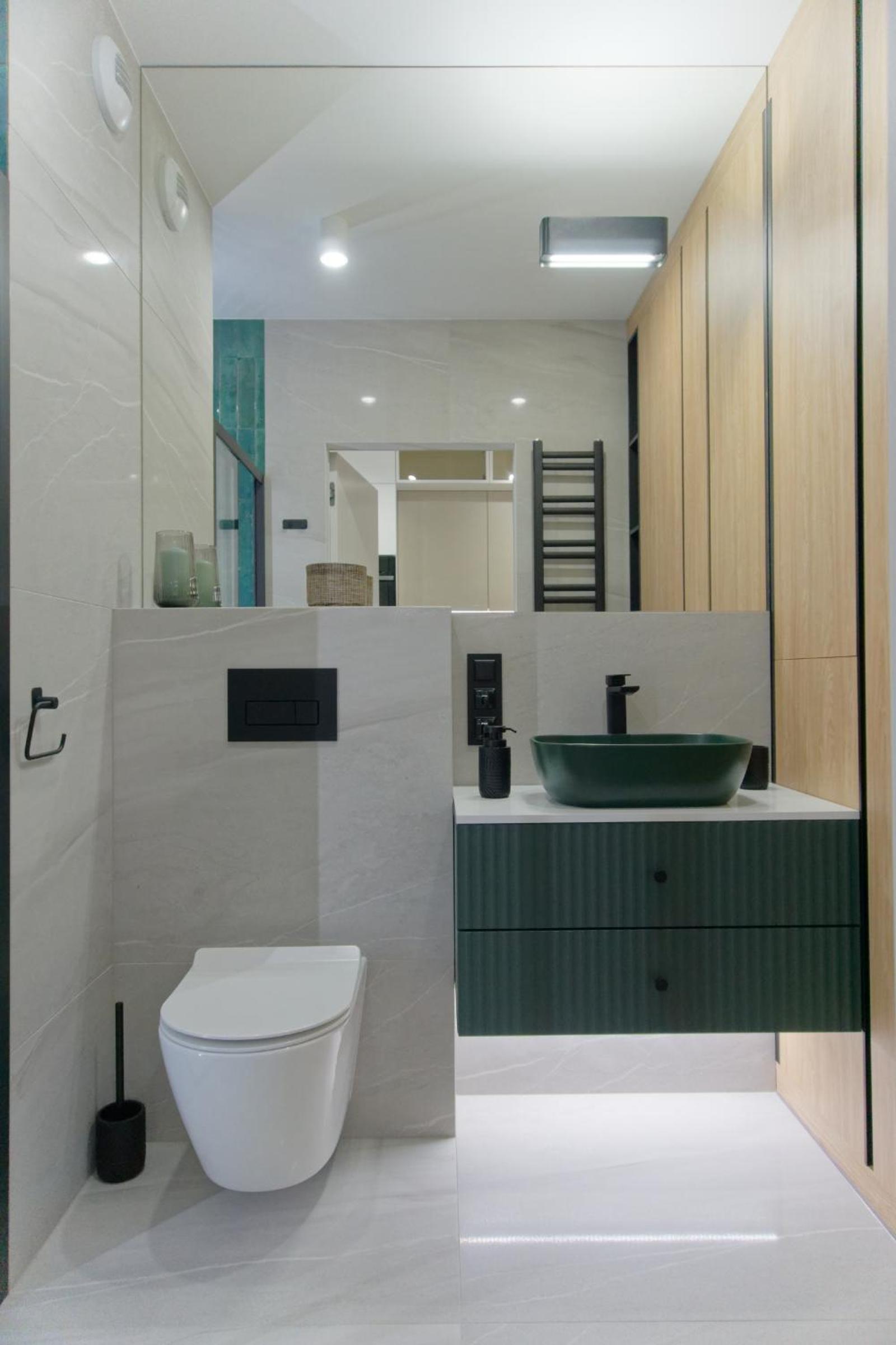 Green Oasis Apartment - City Center - Free Parking - Self check-in