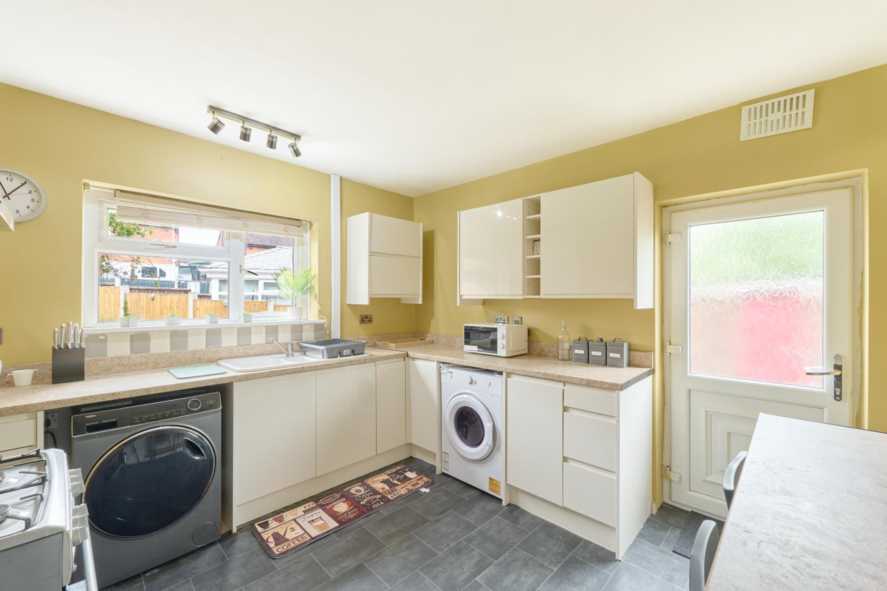 Luxehome-3BR-7guest-Freeparking-garden