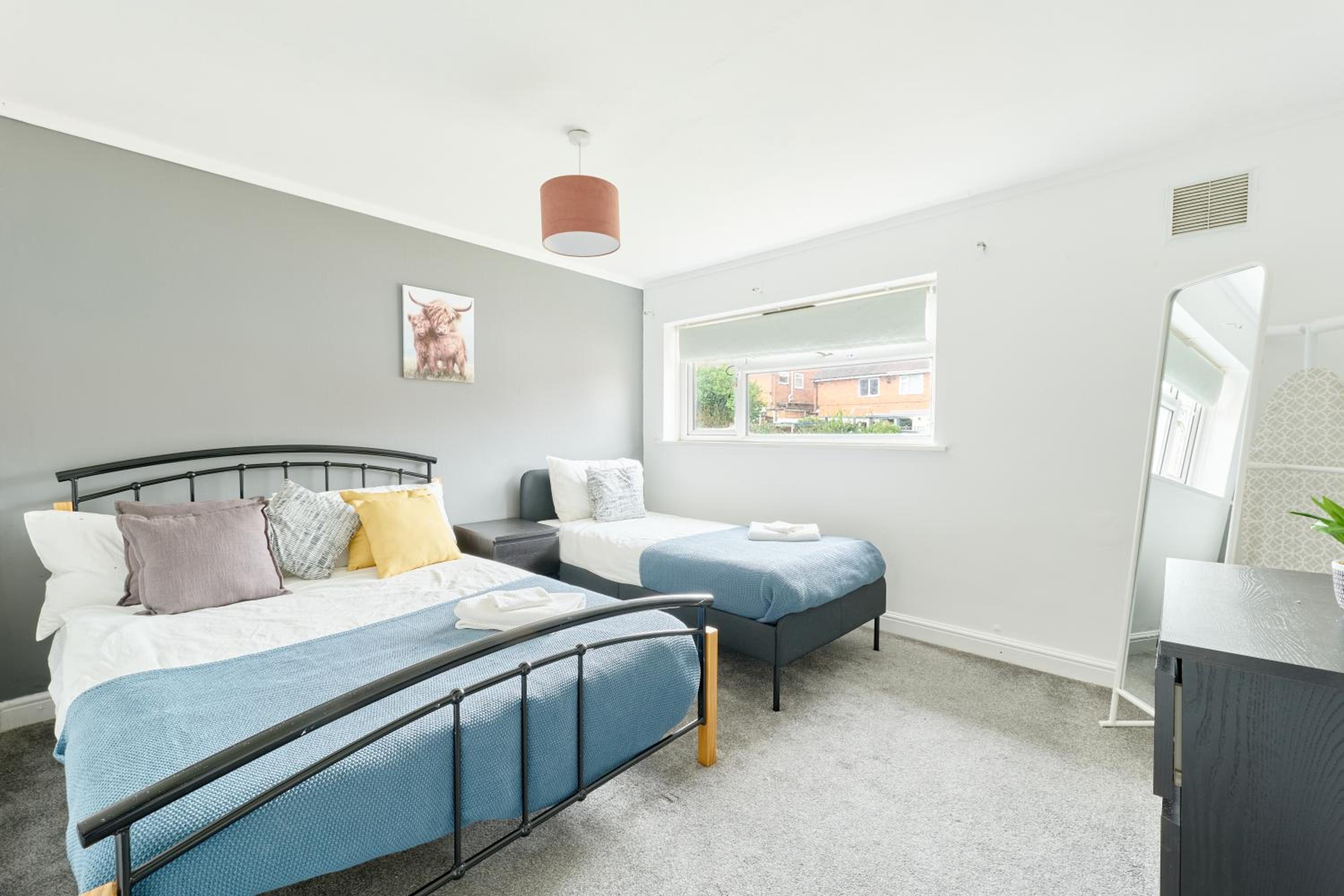 Luxehome-3BR-7guest-Freeparking-garden