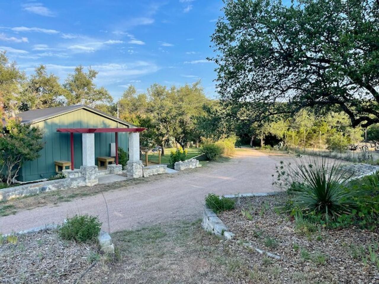 24 ppl! Hot Tubs, Pool, Firepits 3 Homes, Venue