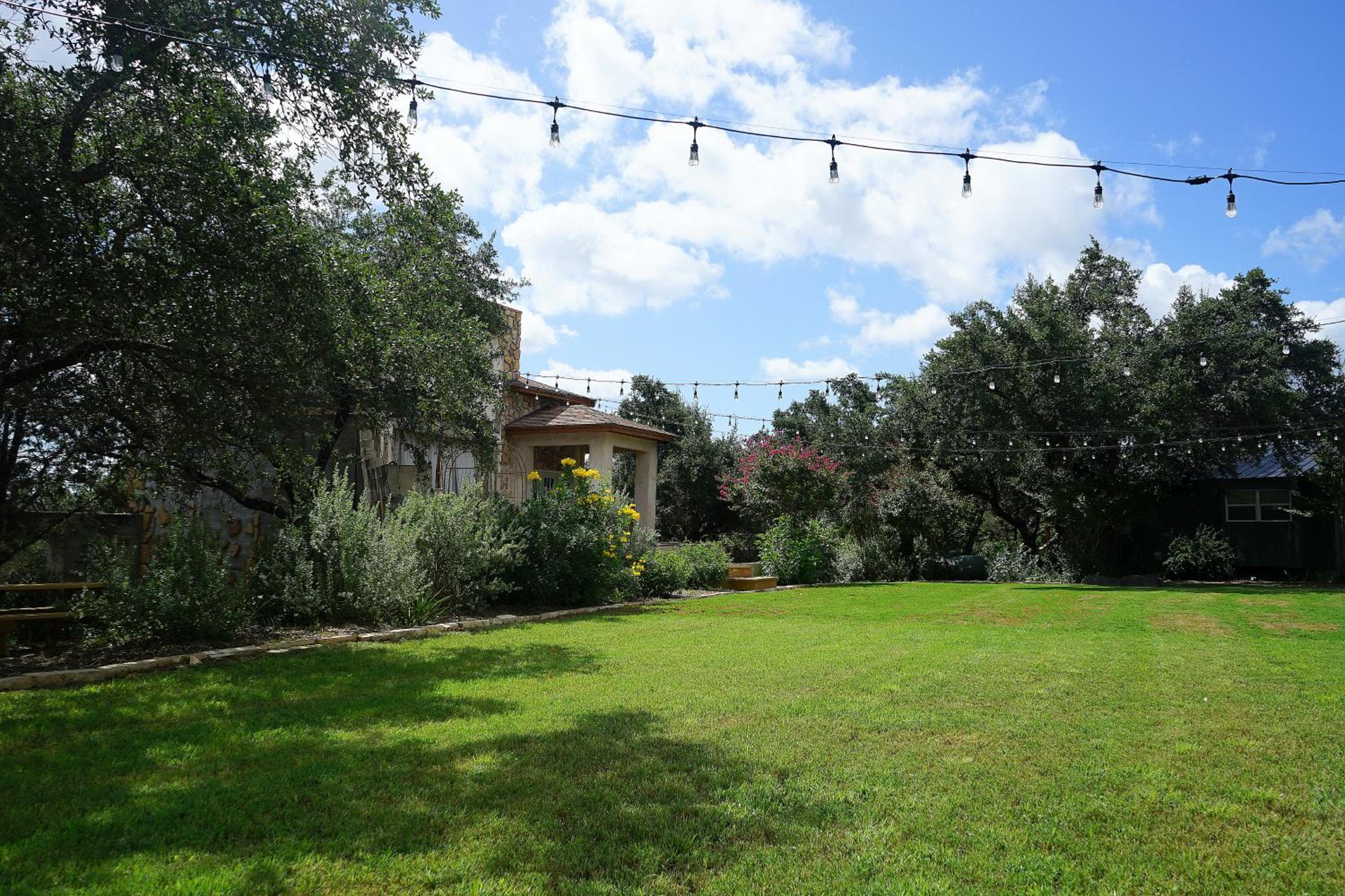 24 ppl! Hot Tubs, Pool, Firepits 3 Homes, Venue