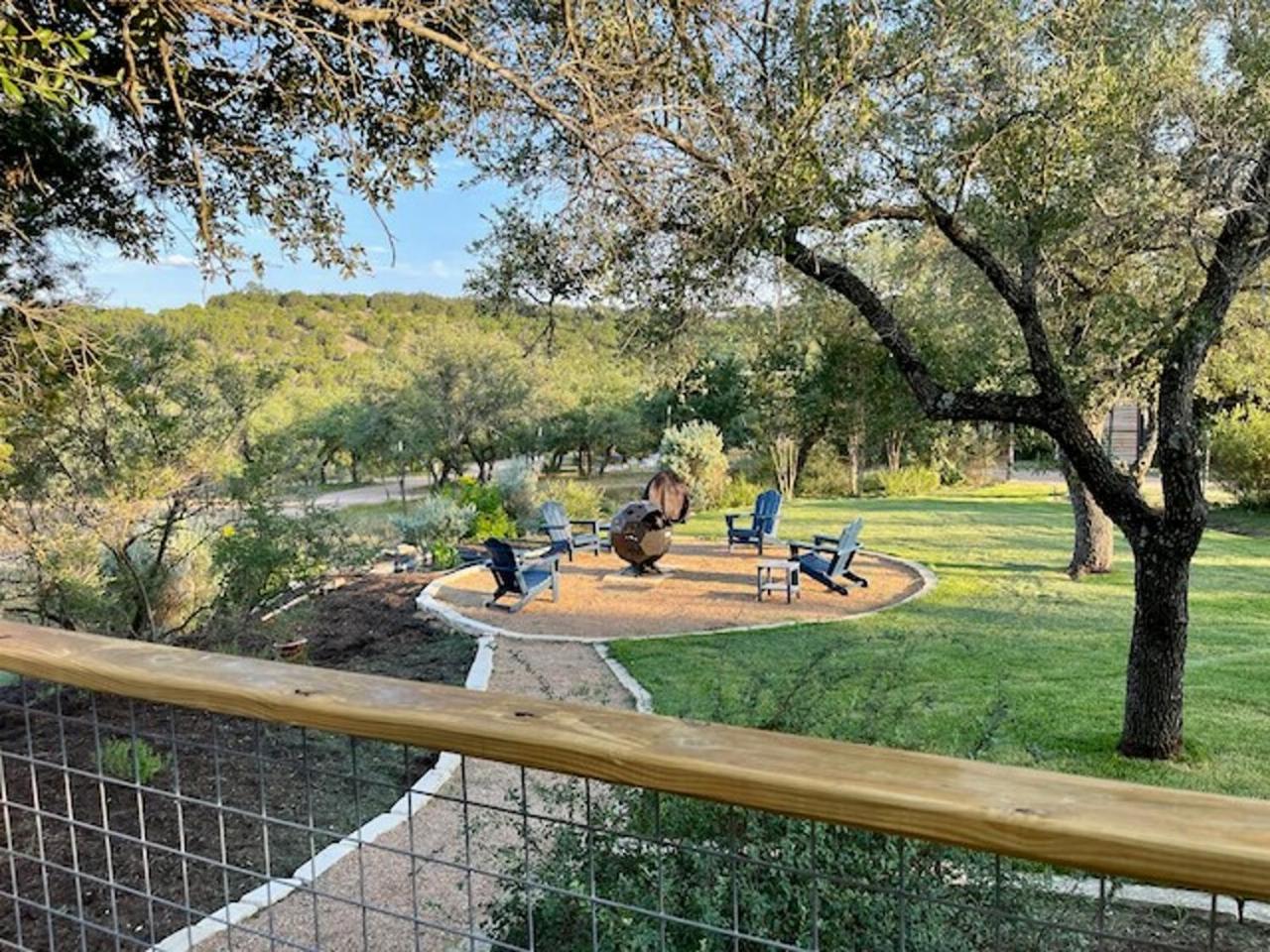 24 ppl! Hot Tubs, Pool, Firepits 3 Homes, Venue