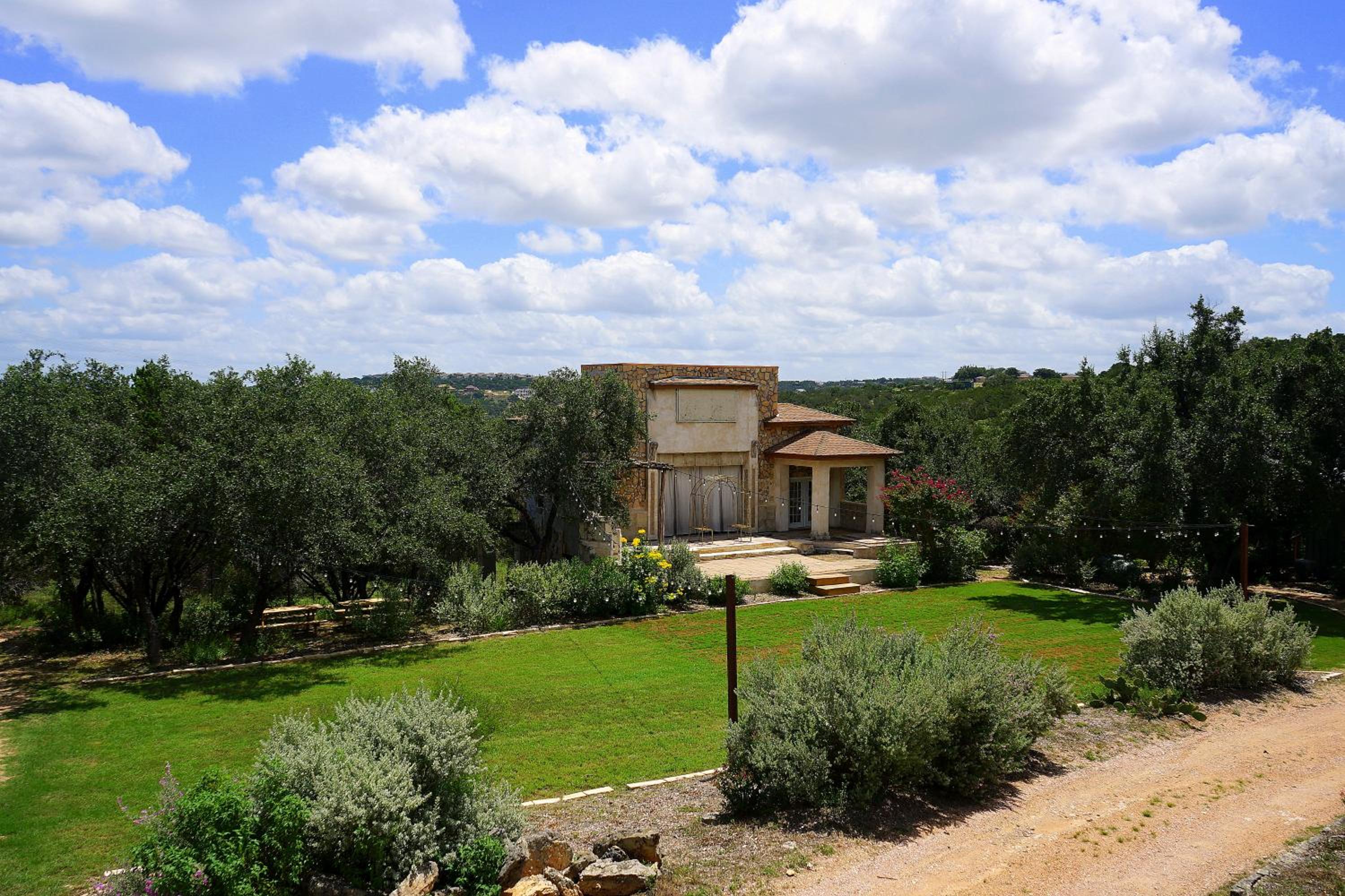 24 ppl! Hot Tubs, Pool, Firepits 3 Homes, Venue