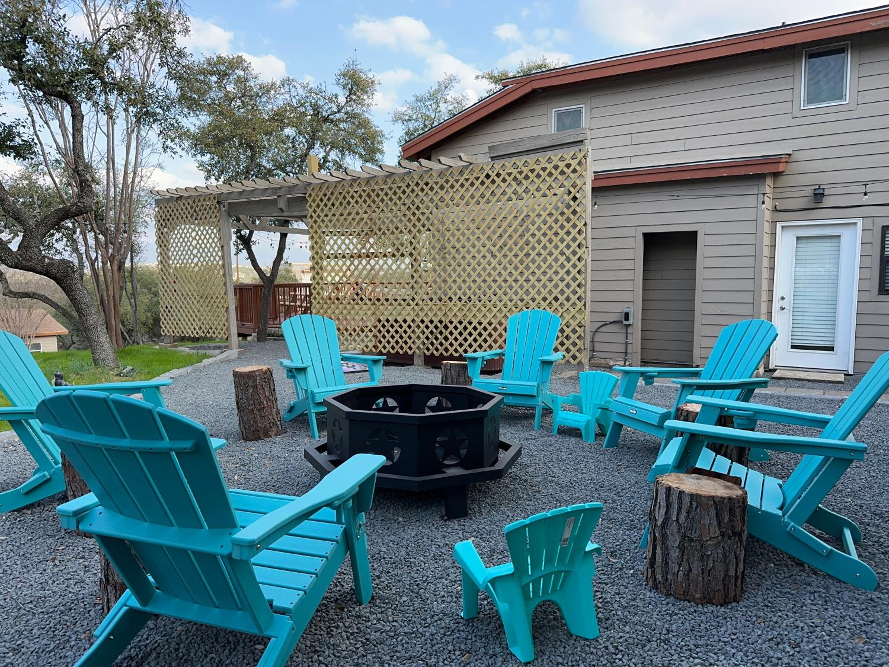 24 ppl! Hot Tubs, Pool, Firepits 3 Homes, Venue
