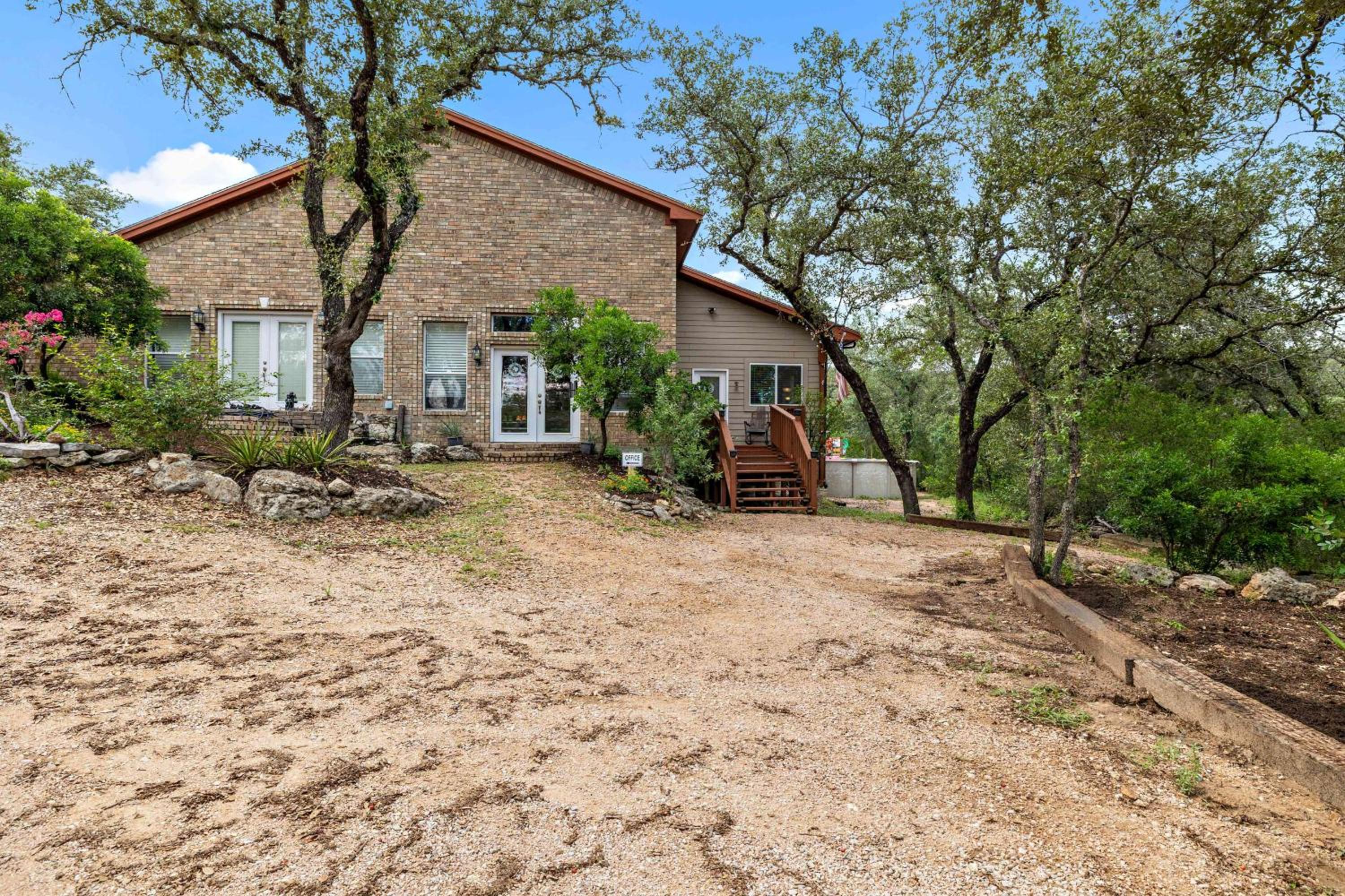 24 ppl! Hot Tubs, Pool, Firepits 3 Homes, Venue