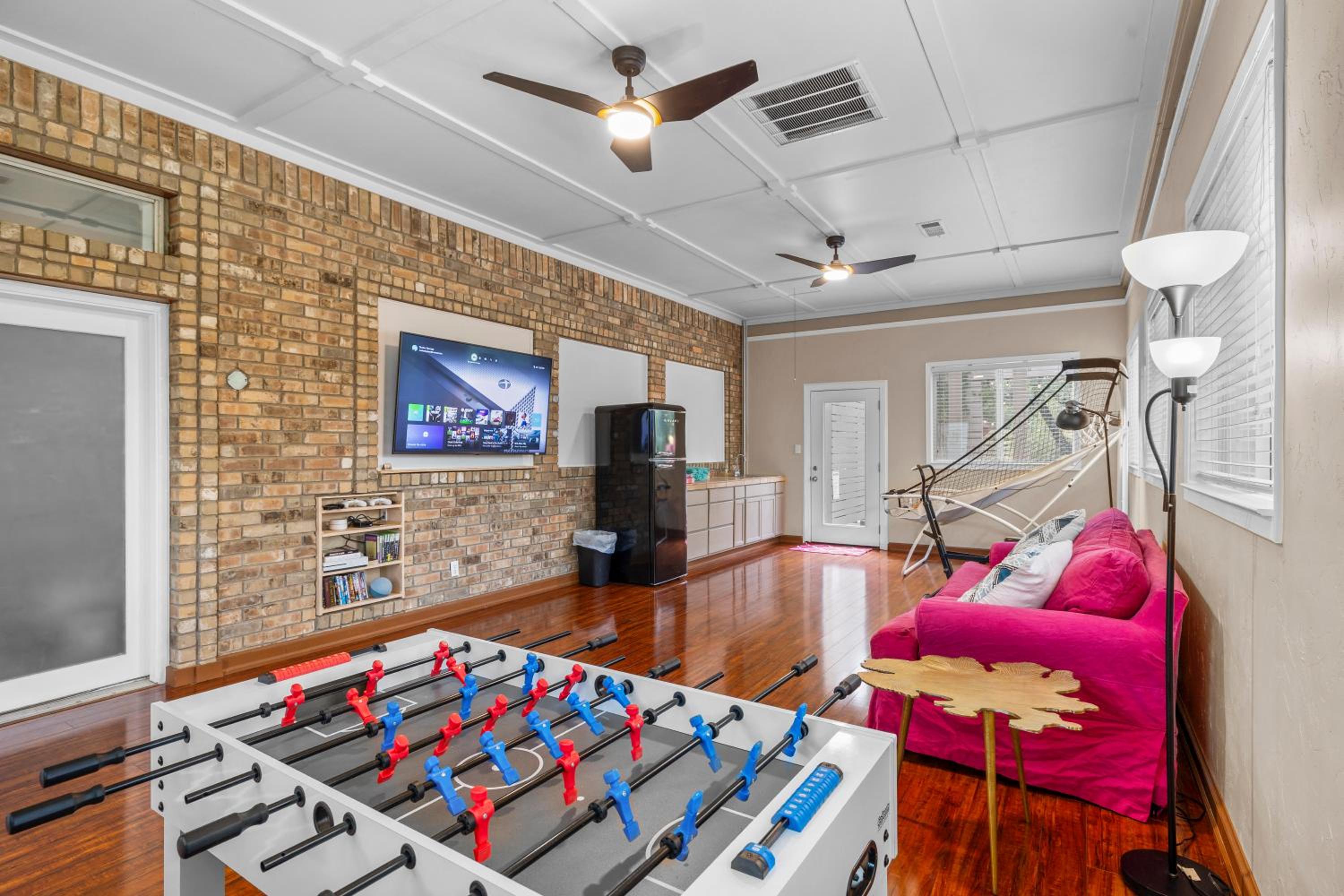 24 ppl! Hot Tubs, Pool, Firepits 3 Homes, Venue