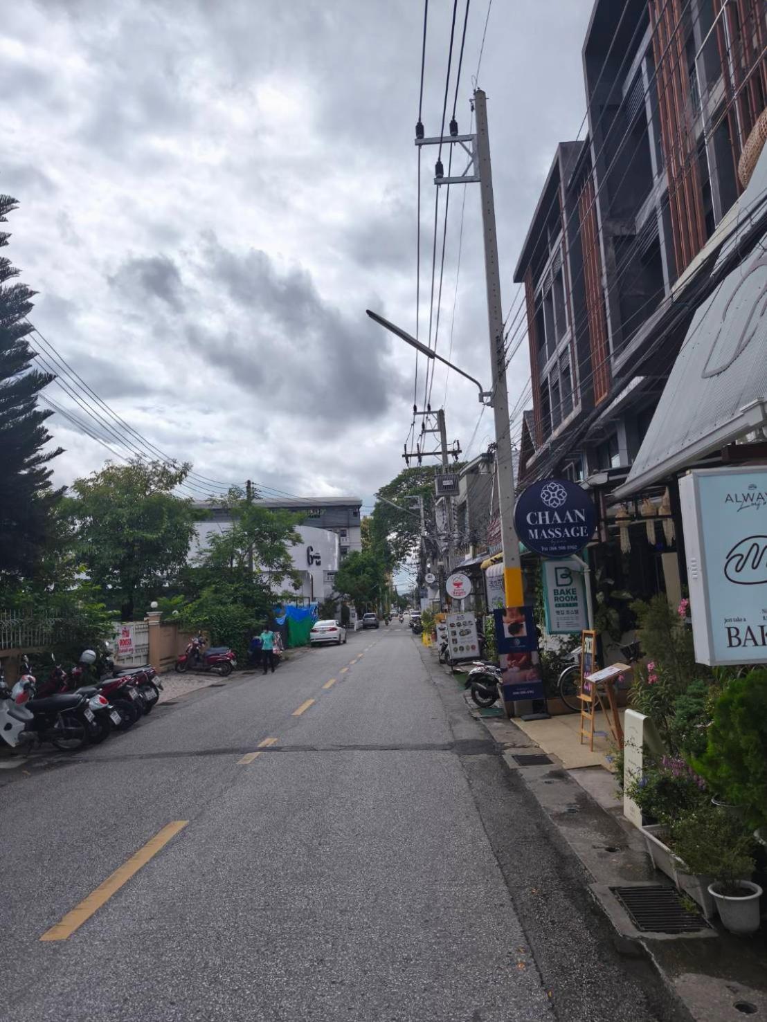 Nimman Nest Hostel & Cafe