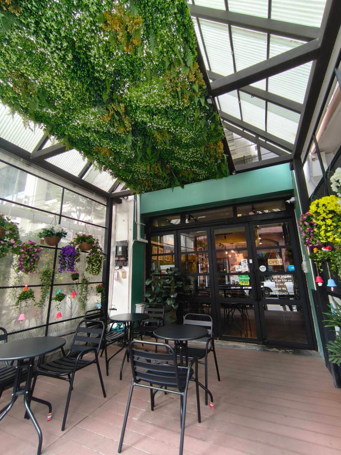Nimman Nest Hostel & Cafe