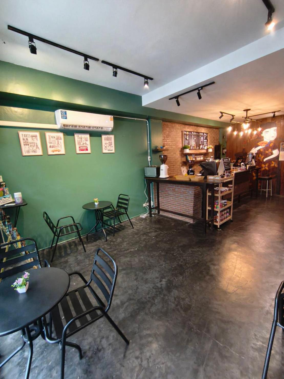 Nimman Nest Hostel & Cafe