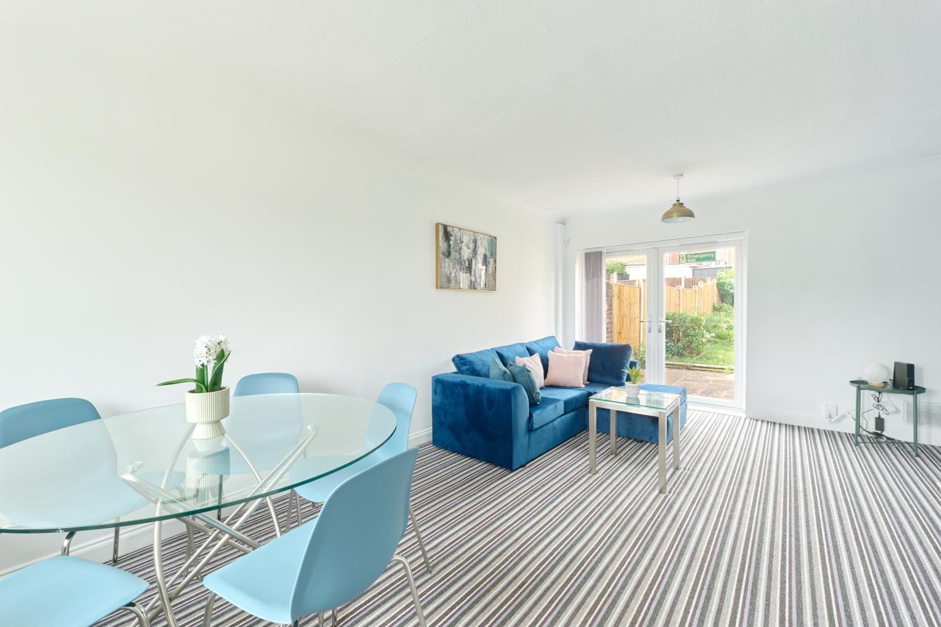 Luxehome-3BR-7guest-Freeparking-garden
