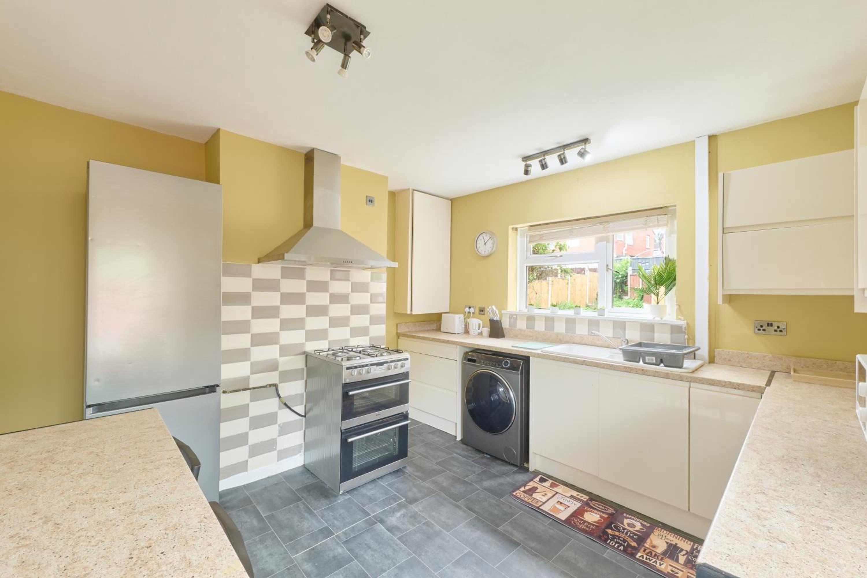 Luxehome-3BR-7guest-Freeparking-garden