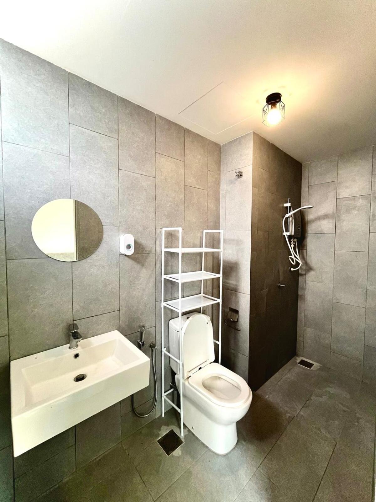 Kuala Lumpur, Sunway Velocity, M Vertica, 8-10Pax