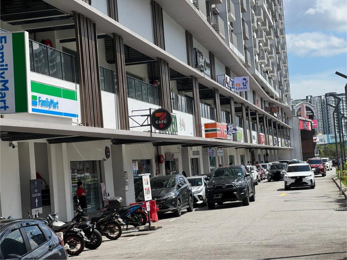 Kuala Lumpur, Sunway Velocity, M Vertica, 8-10Pax