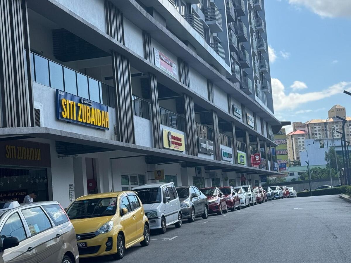 Kuala Lumpur, Sunway Velocity, M Vertica, 8-10Pax
