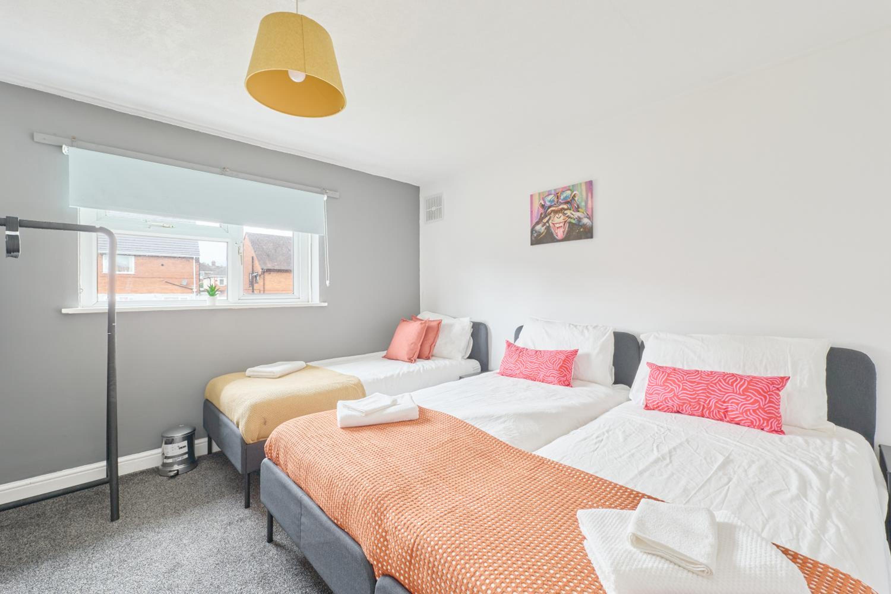 Luxehome-3BR-7guest-Freeparking-garden