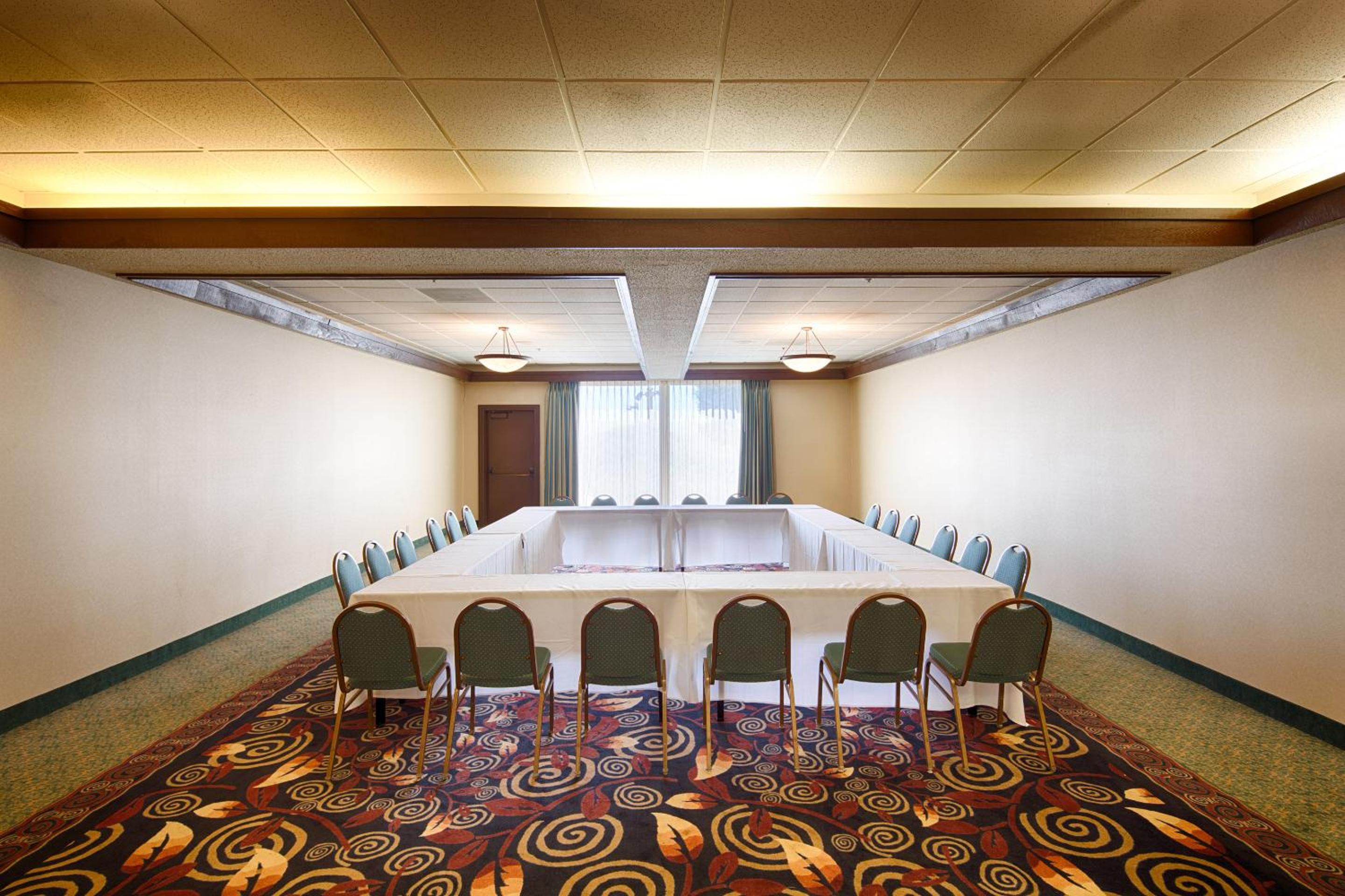 Pendleton Vacations - Red Lion Hotel Pendleton - Property Image 2