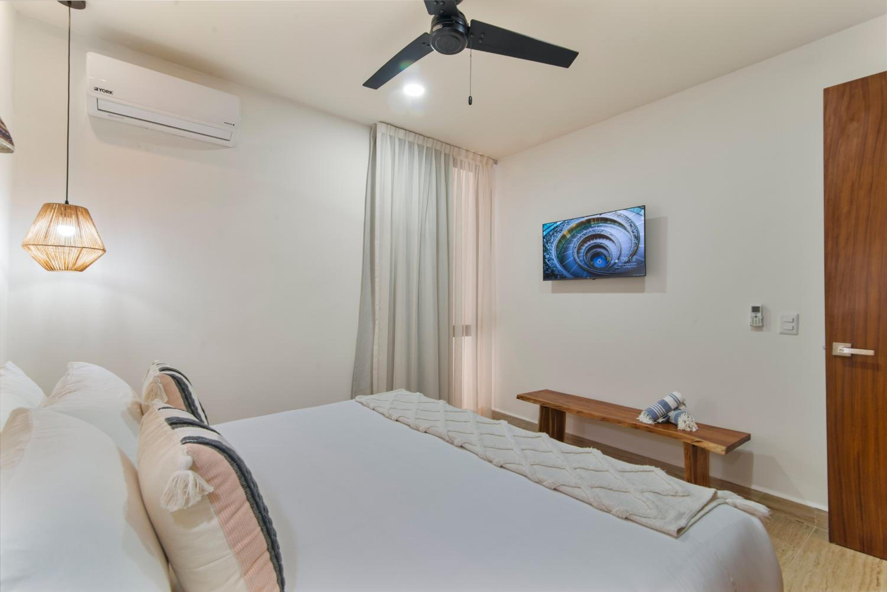 Tropical 2 Bedroom | Private Balcony & Rooftop | Casago