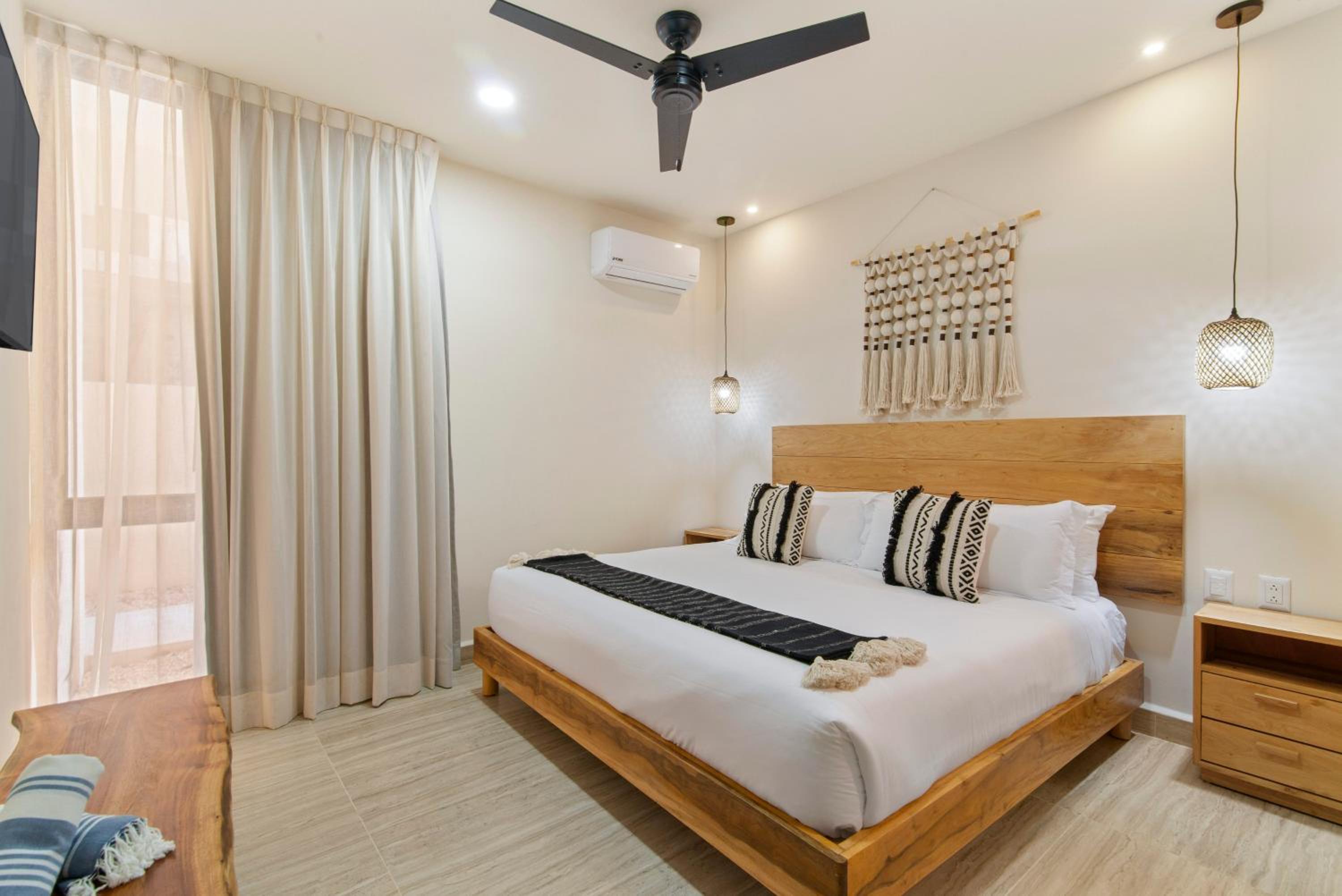 Tropical 2 Bedroom | Private Balcony & Rooftop | Casago