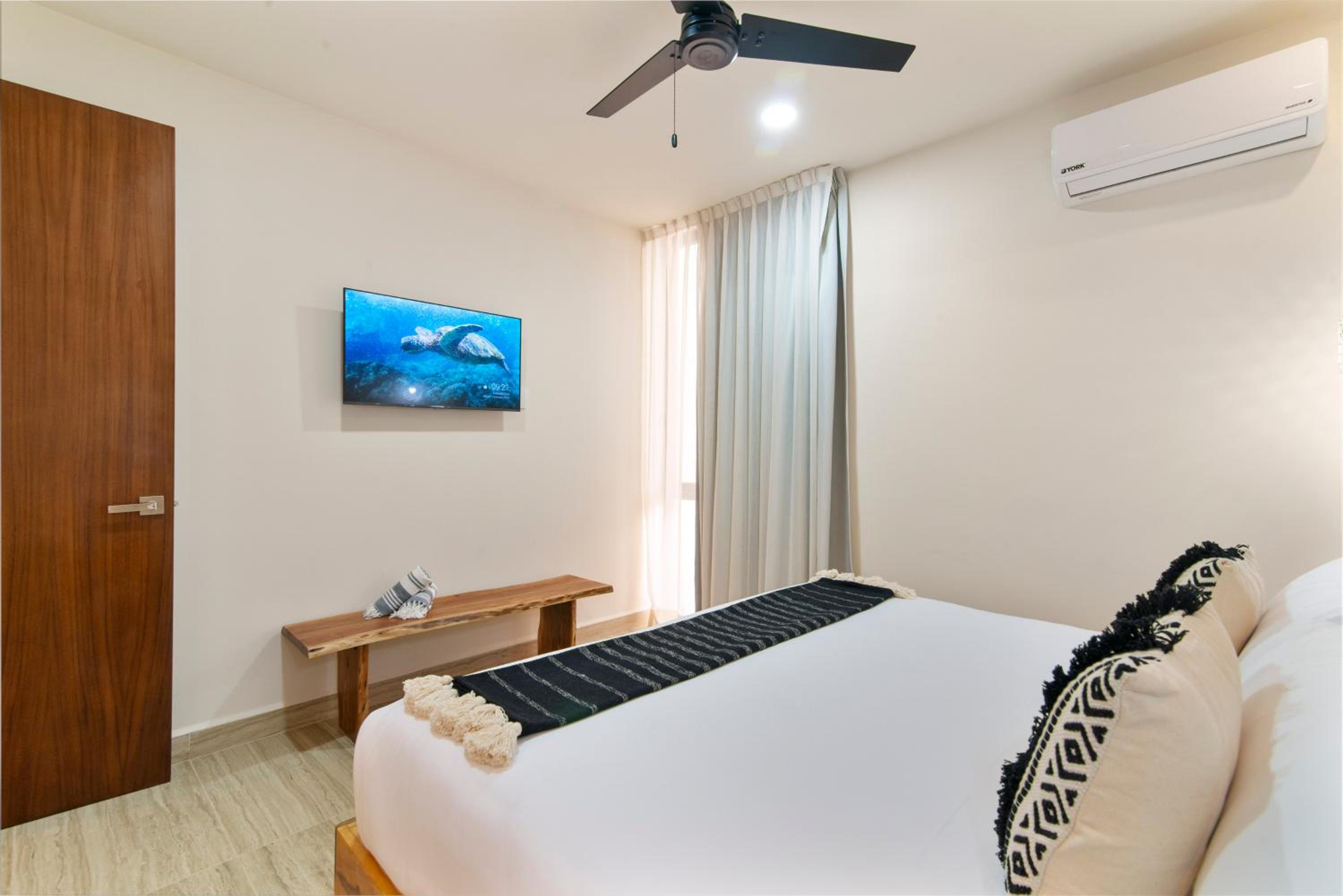 Tropical 2 Bedroom | Private Balcony & Rooftop | Casago