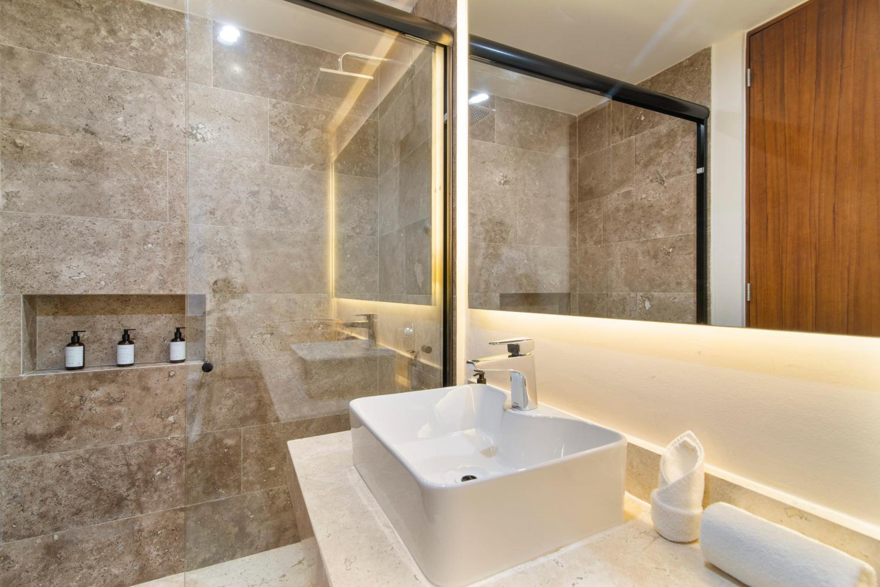 Tropical 2 Bedroom | Private Balcony & Rooftop | Casago