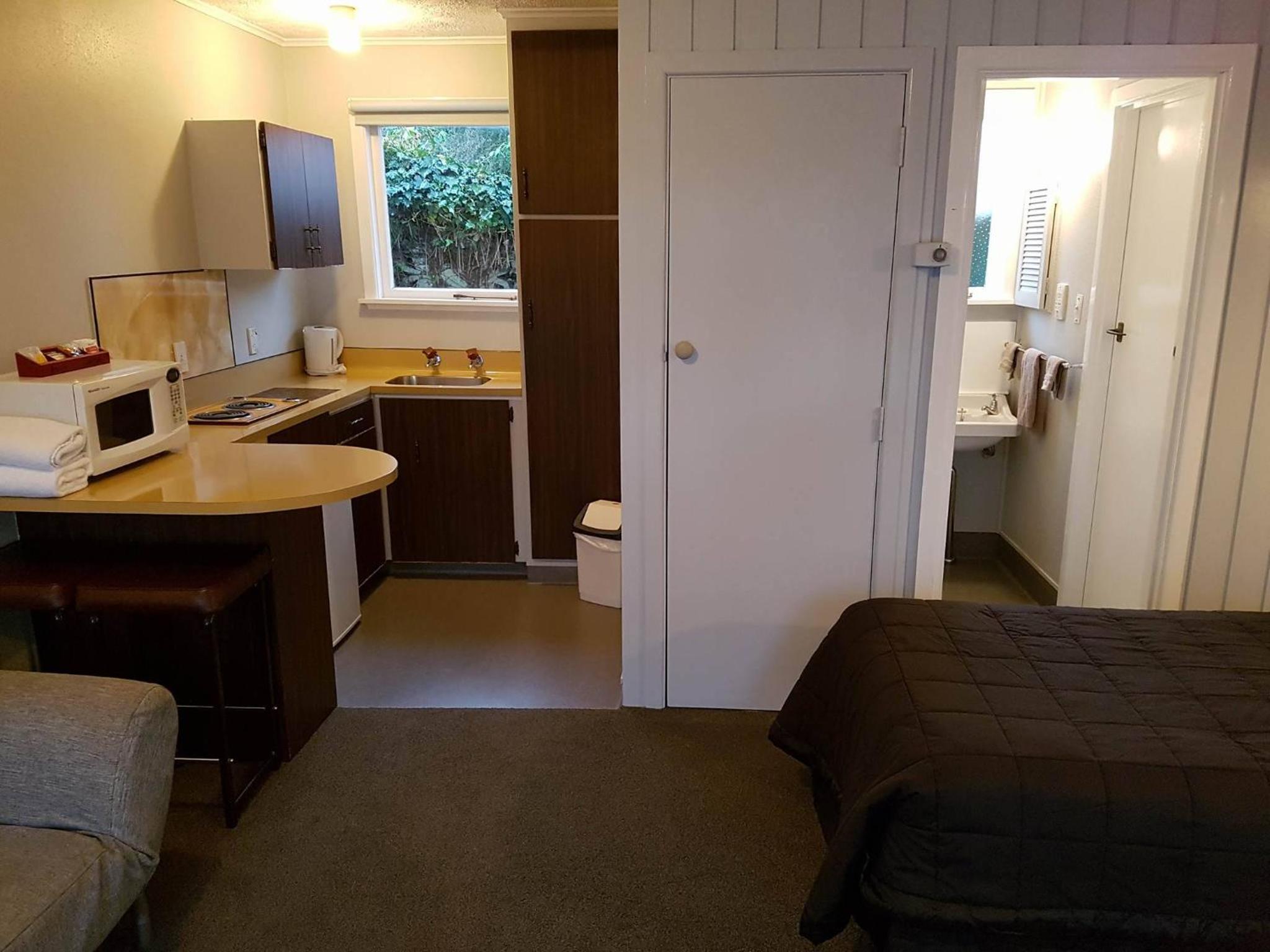 Camberley Court Motel