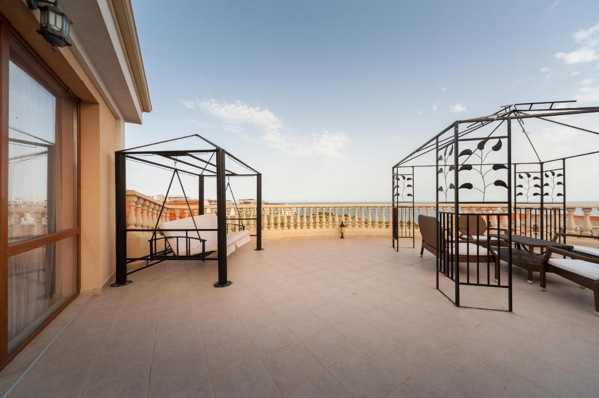 outdoor BBQ area