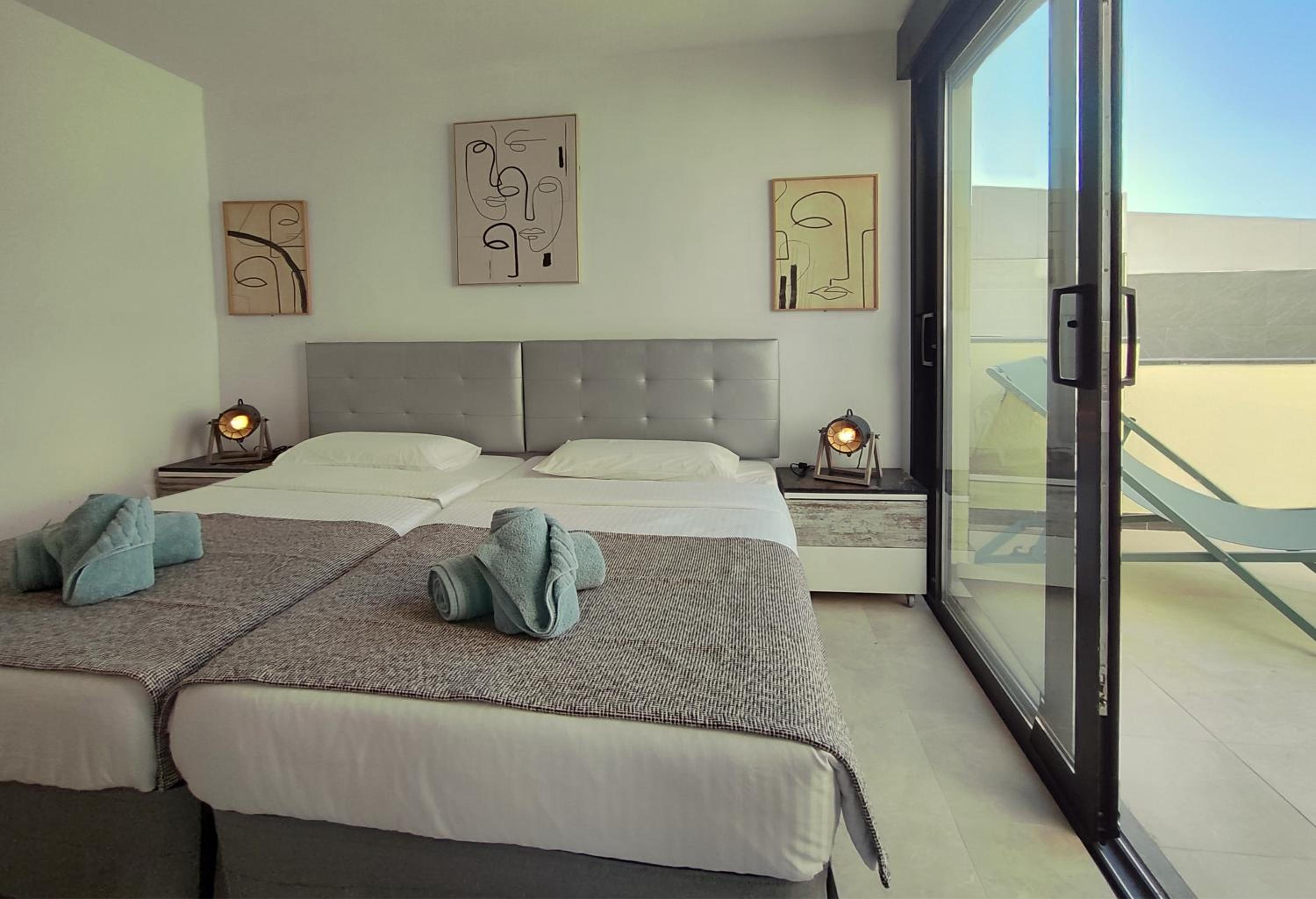 VillasRoyale Rex - no steps, easy access, heated pool & BBQ