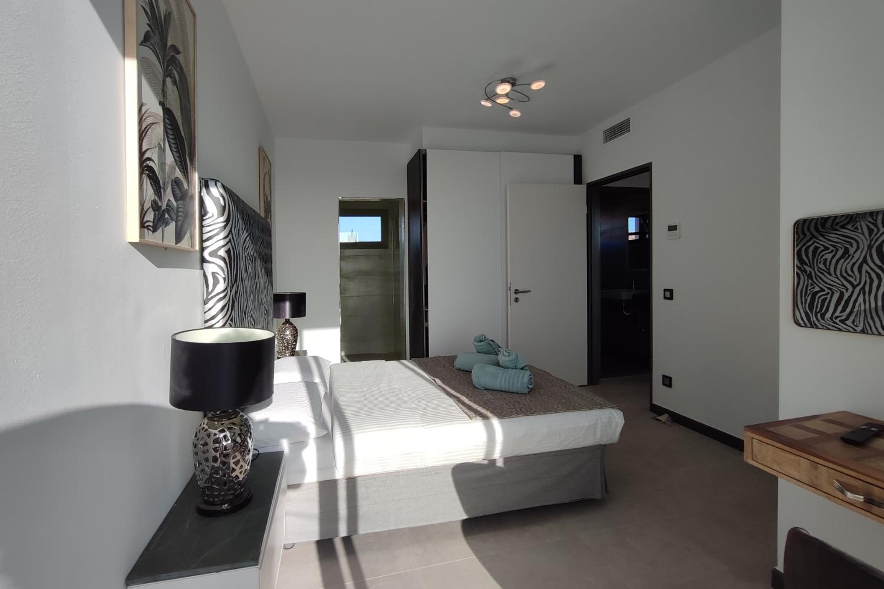 VillasRoyale Rex - no steps, easy access, heated pool & BBQ