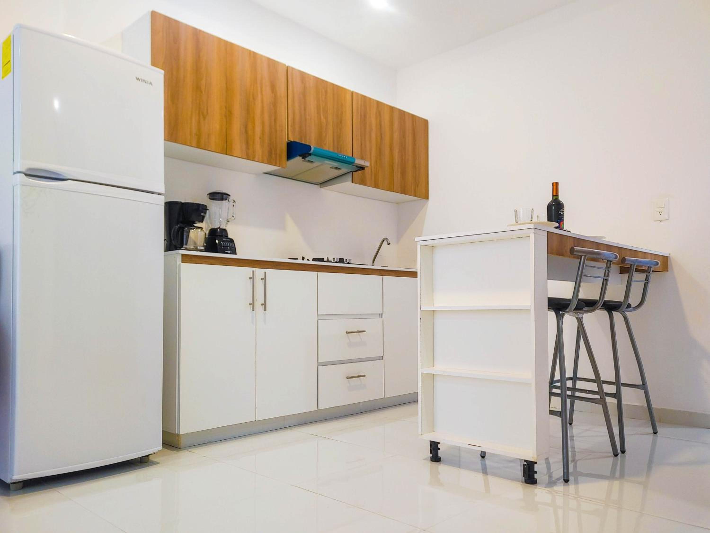 Romantic Escape 1 Bedroom 500m from Beach King Bed Pool Gym Fast WiFi 404