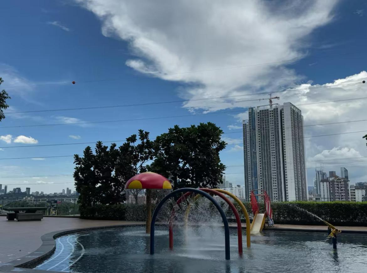 Kuala Lumpur, Sunway Velocity, M Vertica, 8-10Pax