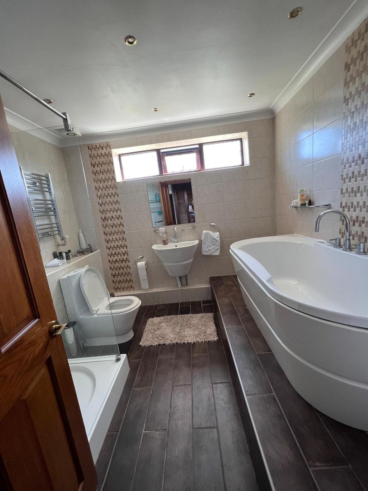DAINTY HOME STAY - 6 BDR Contractors, Family & Group