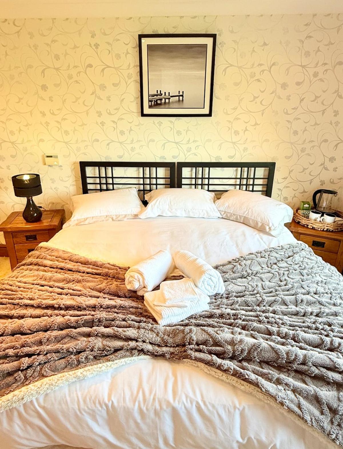 DAINTY HOME STAY - 6 BDR Contractors, Family & Group