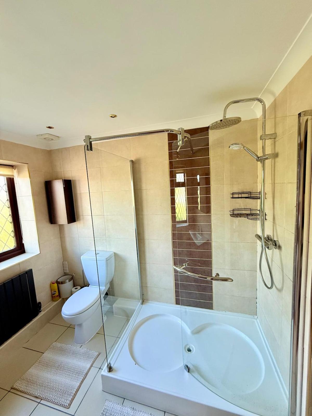 DAINTY HOME STAY - 6 BDR Contractors, Family & Group