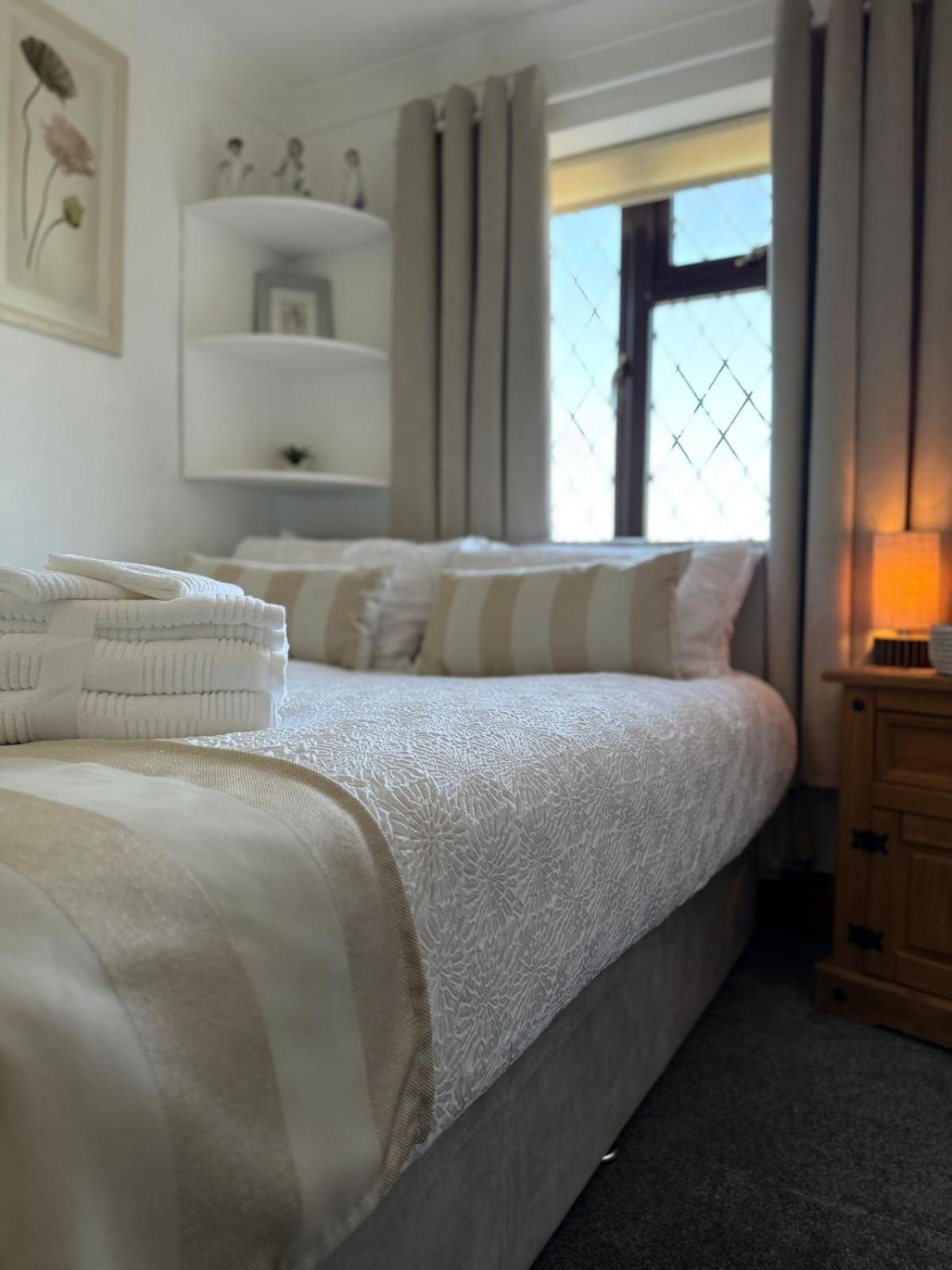 DAINTY HOME STAY - 6 BDR Contractors, Family & Group