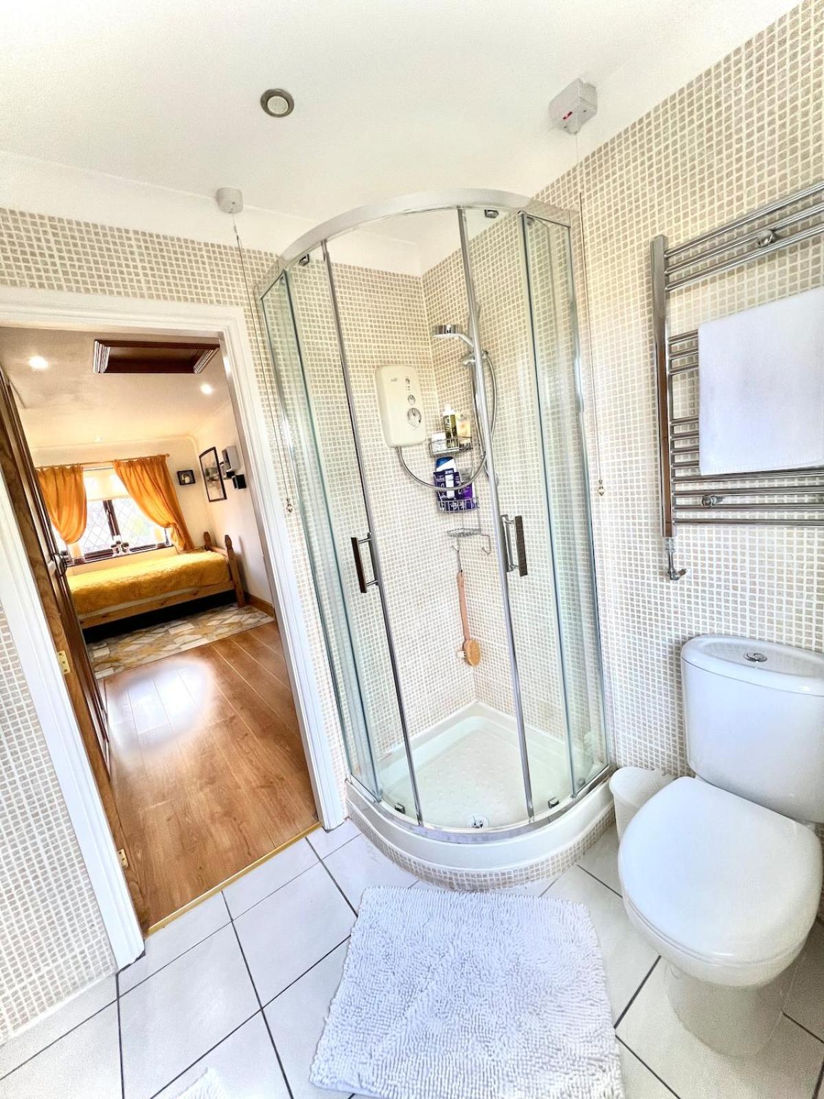 DAINTY HOME STAY - 6 BDR Contractors, Family & Group